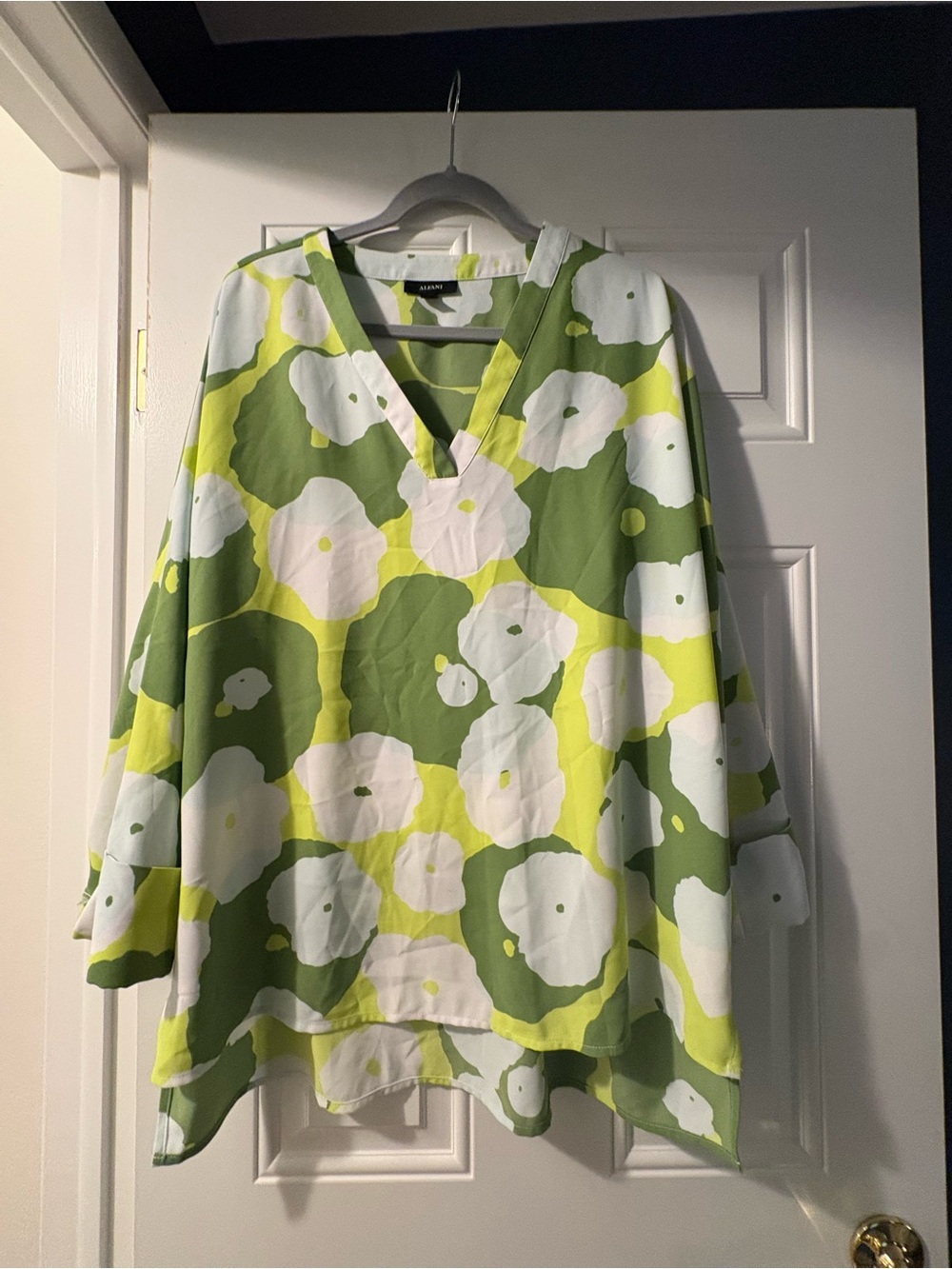 Alfani Green and White Floral V-Neck Tunic Top